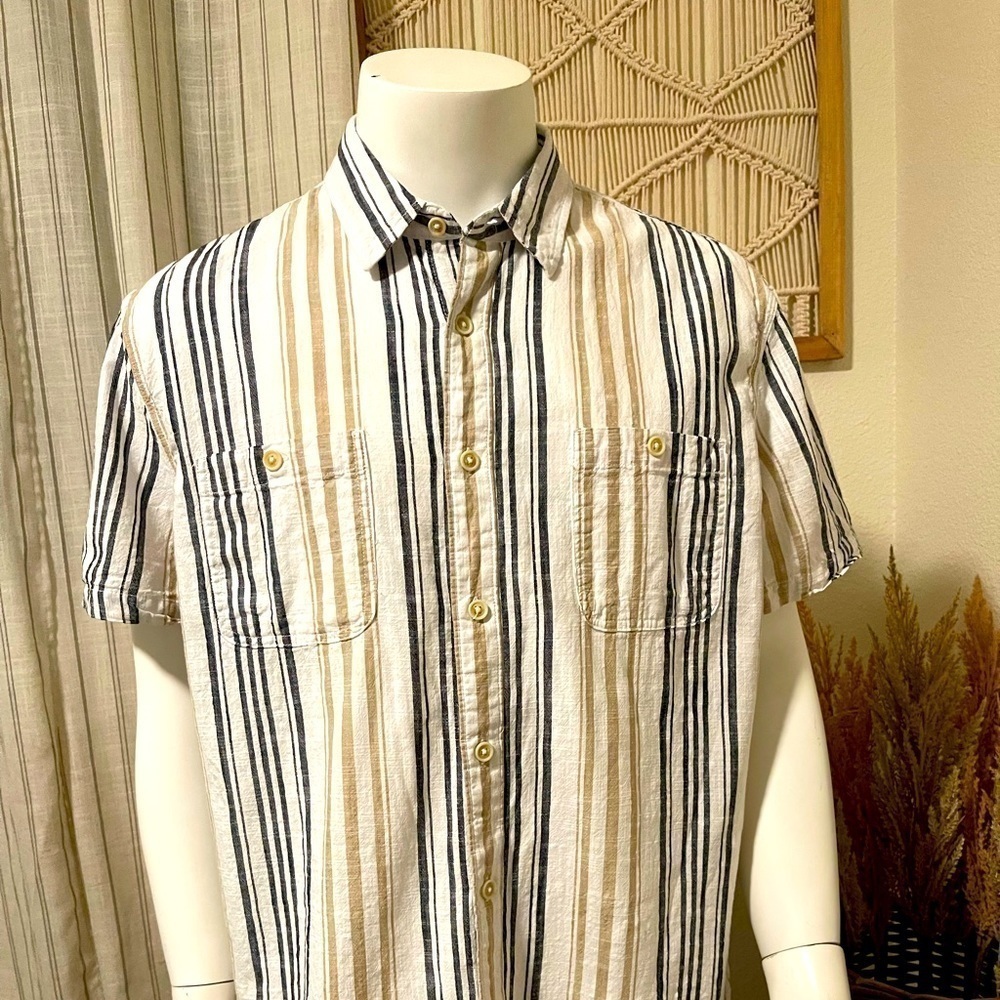 Lucky Brand Mens XL Collared Button Down Shirt.